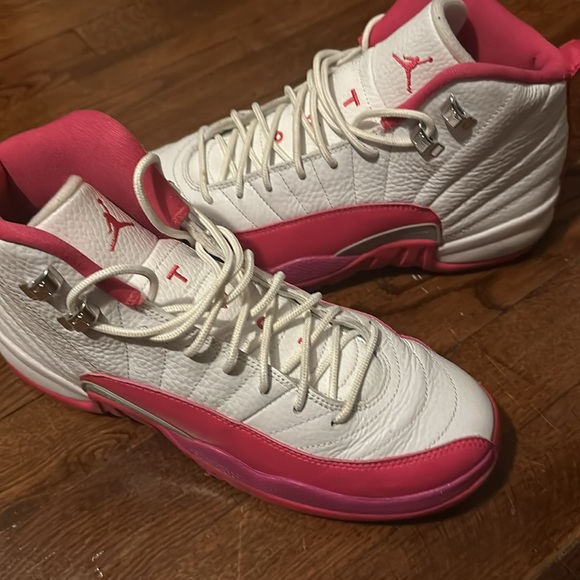 Dynamic Pink Jordan Retro 12 size 8Y - Picture 4 of 5